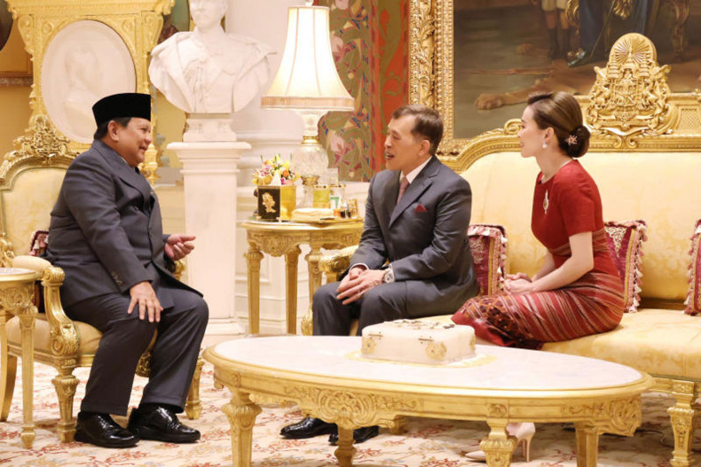 Regional outreach: President of Indonesia, Prabowo Subianto, is granted an audience with Their Majesties the King and Queen at the Ambara Villa inside Dusit Palace in Bangkok on Monday. (Photo: Royal Household Bureau)